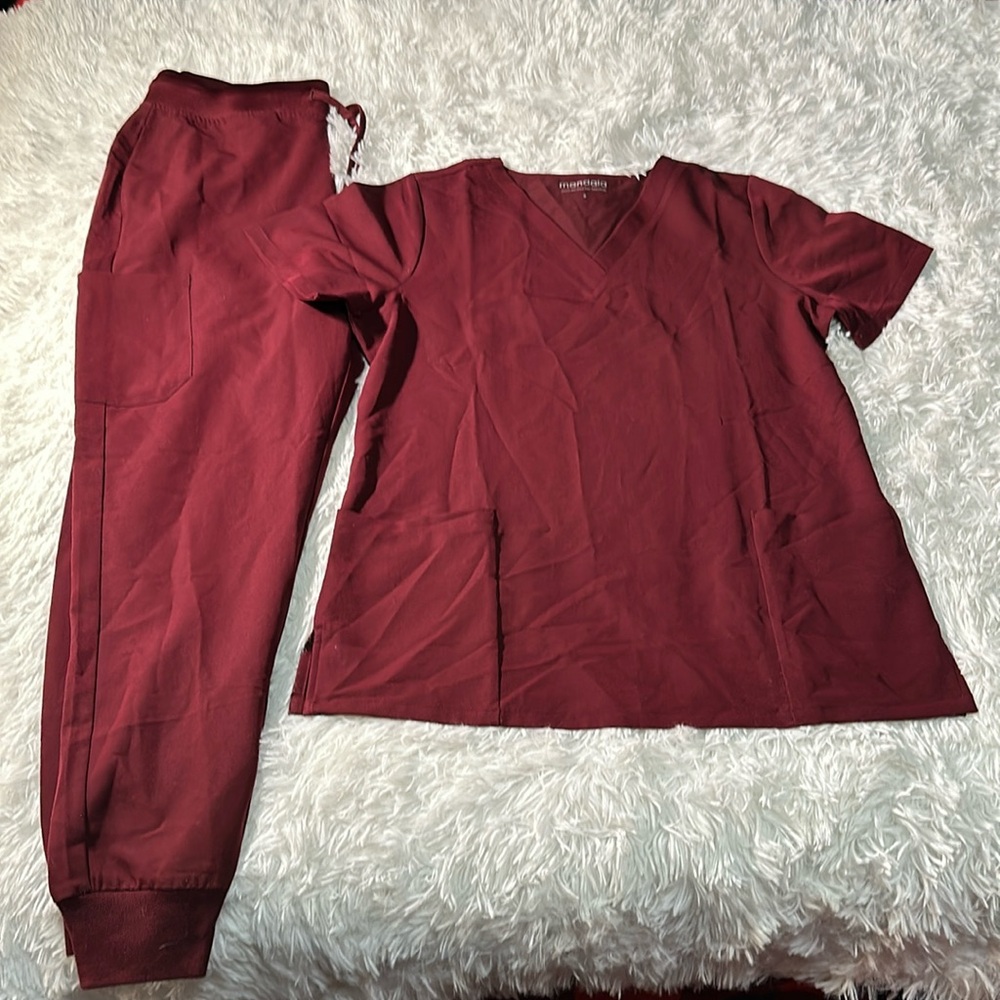 Mandala scrubs set size small never worn